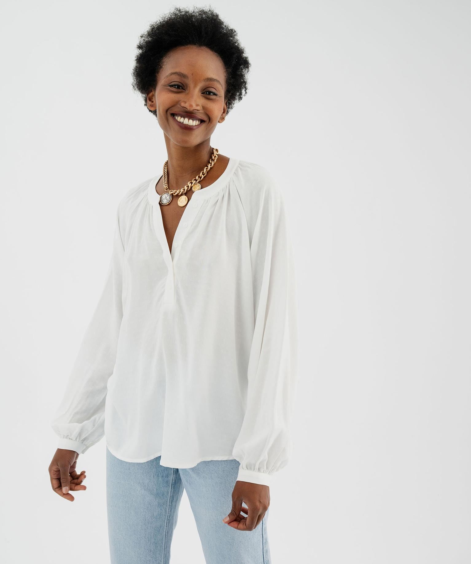 blouse manches longues en viscose unie a col rond boutonne femme beige chemisiers