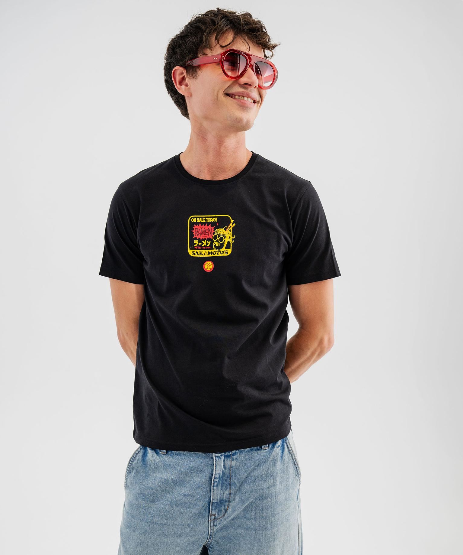 tee-shirt manches courtes avec motif poitrine et dos homme - sakamoto days noir standard tee-shirts