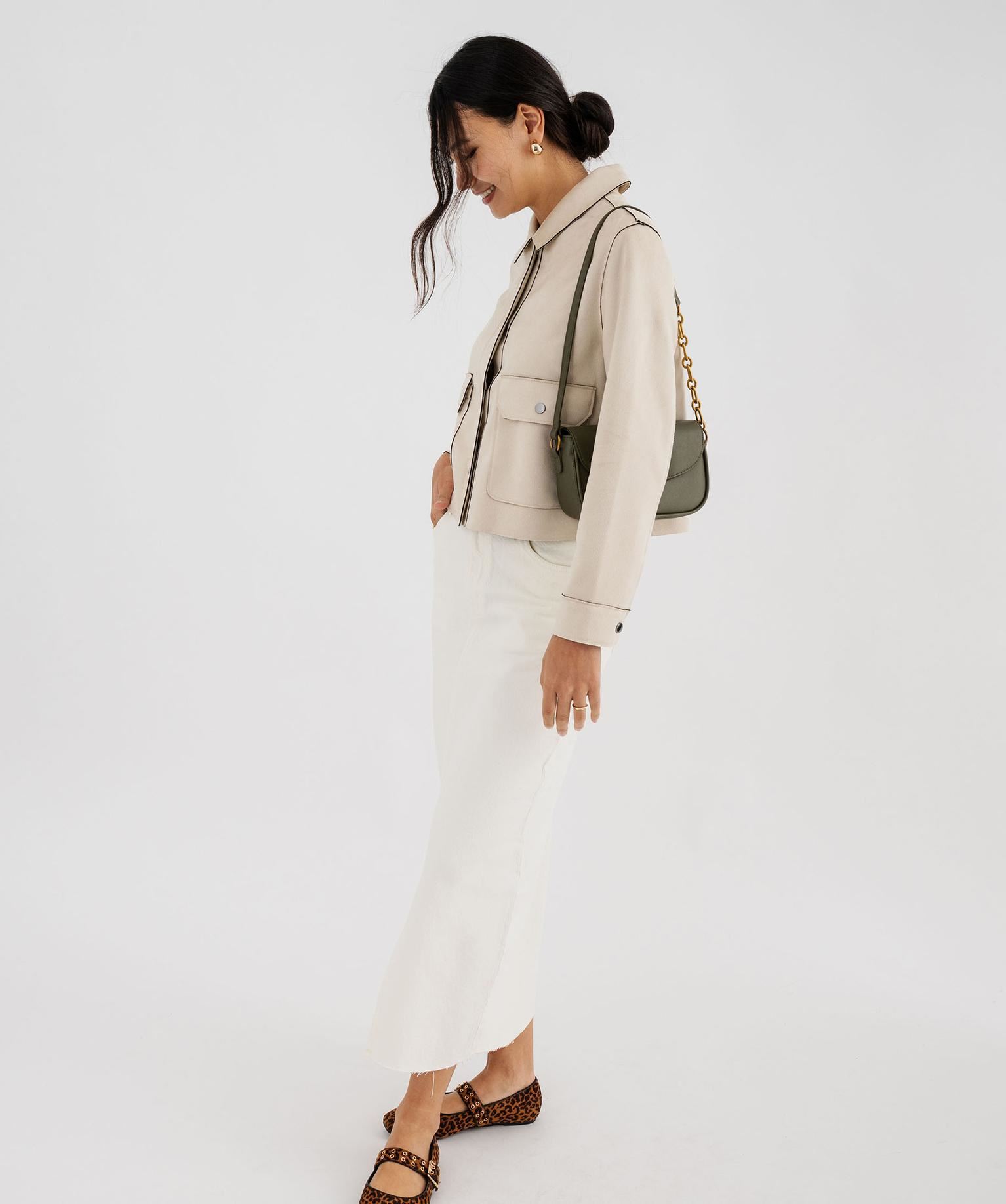 veste courte en suedine avec poches a rabat femme beige vestes