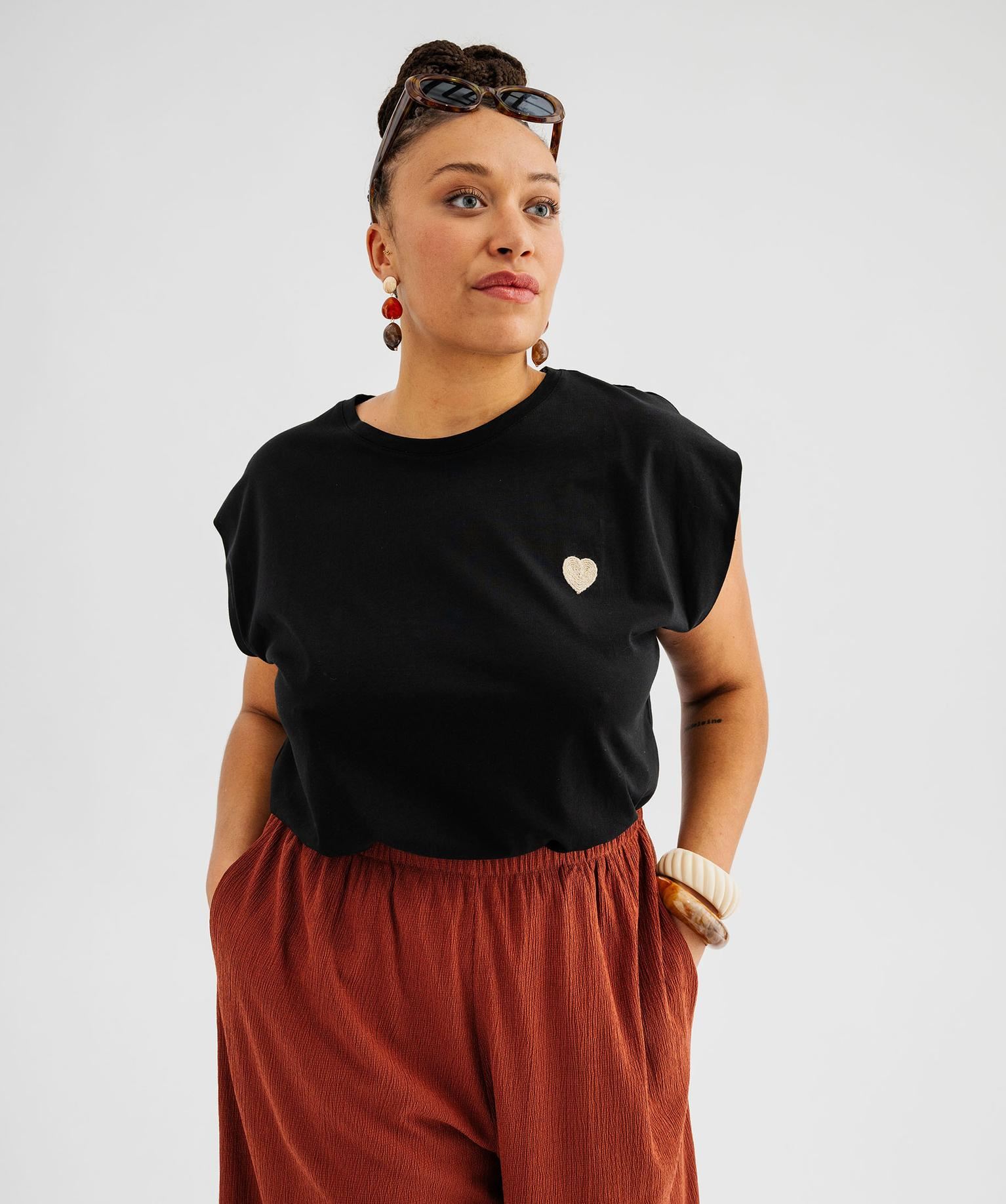 tee-shirt a manches ultra-courtes avec coeur brode femme grande taille noir standard debardeurs