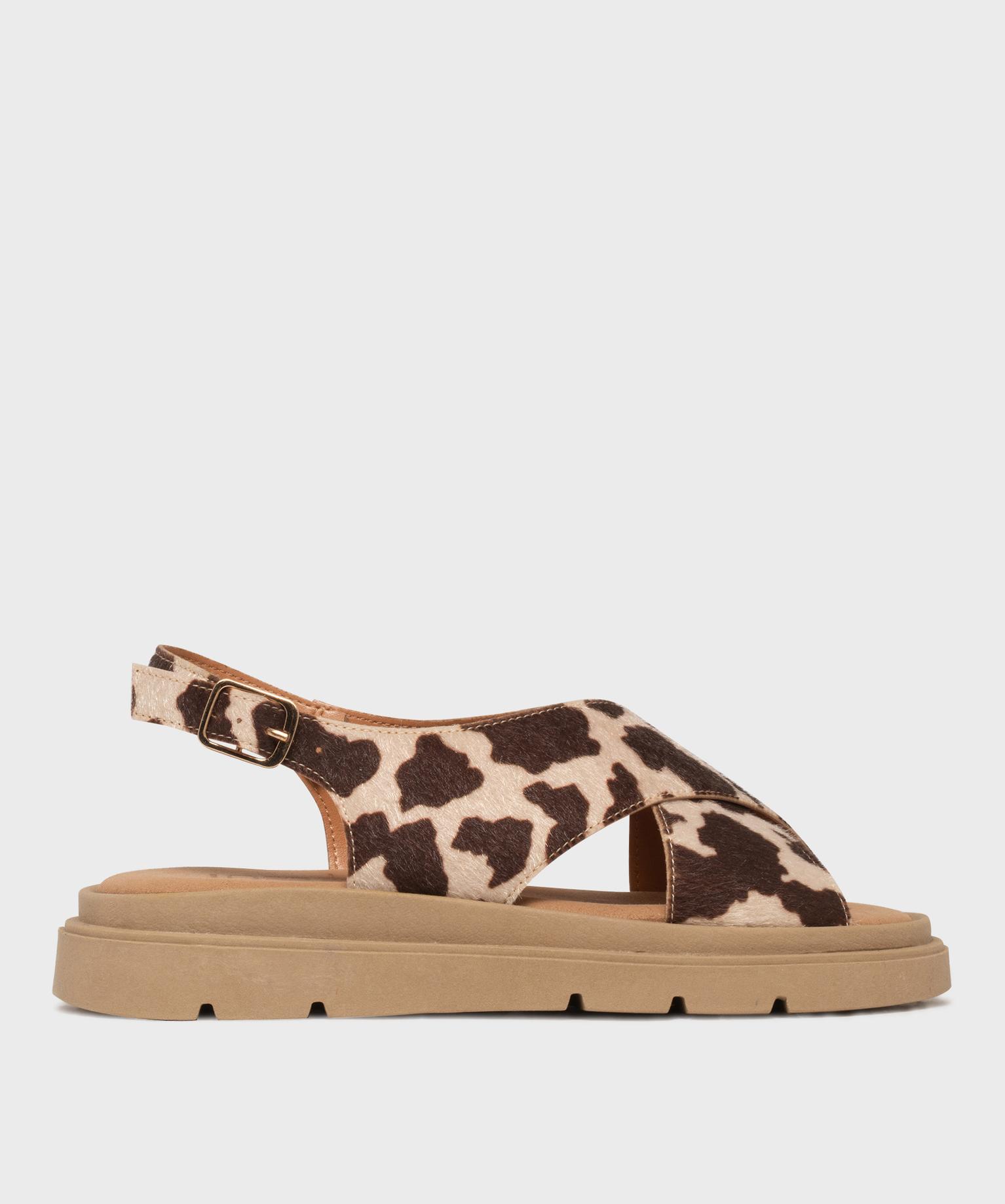 sandales a semelle epaisse et brides croisees motif animalier femme marron standard sandales plates et nu-pieds
